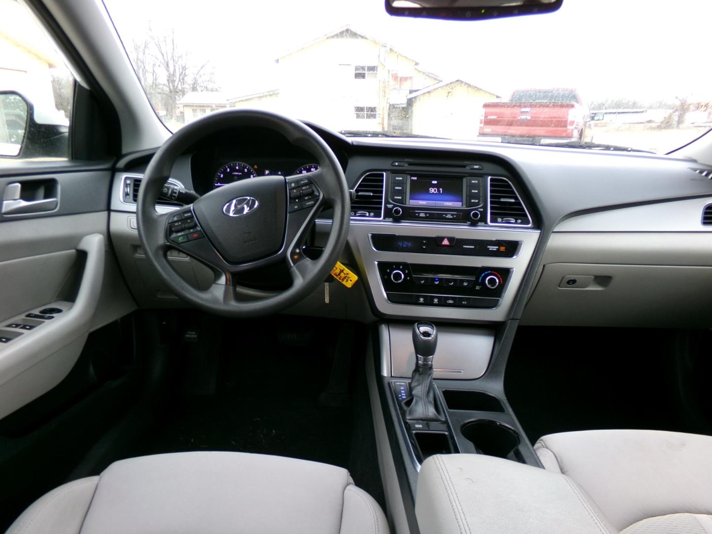 2015 White /Gray Hyundai Sonata ECO (5NPE24AF6FH) with an 1.6L L4 DOHC 16V engine, 7-Speed Automatic transmission, located at 401 First NE, Bearden, AR, 71720, (870) 687-3414, 33.726528, -92.611519 - Photo#18